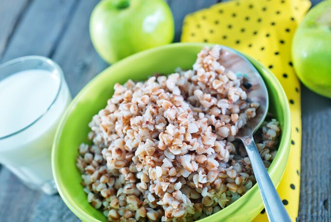 Buckwheat with kefir and apples.